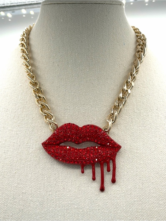 unbranded Jewelry - Bleeding Lips Gold-tone Chunky Chain Woman’s Necklace Jewelry Drip Dripping Lips